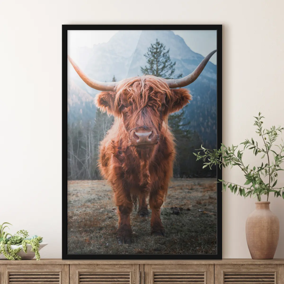 Plakāts Majestātiska kalnu govs dabā f37629
