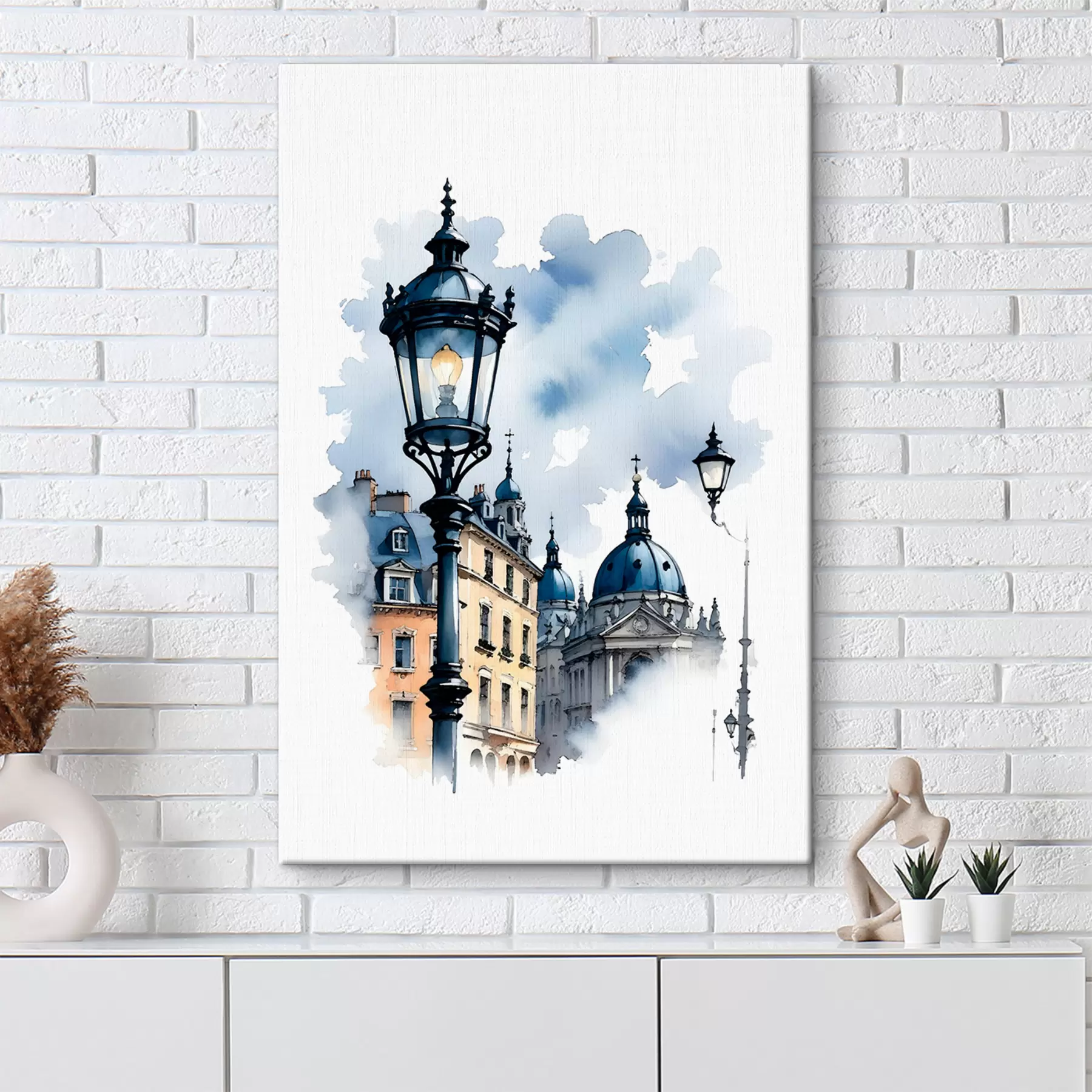 Fototapetes Grezna ielas lampa ar kupolveida ēku mākoņainā dienā s38364