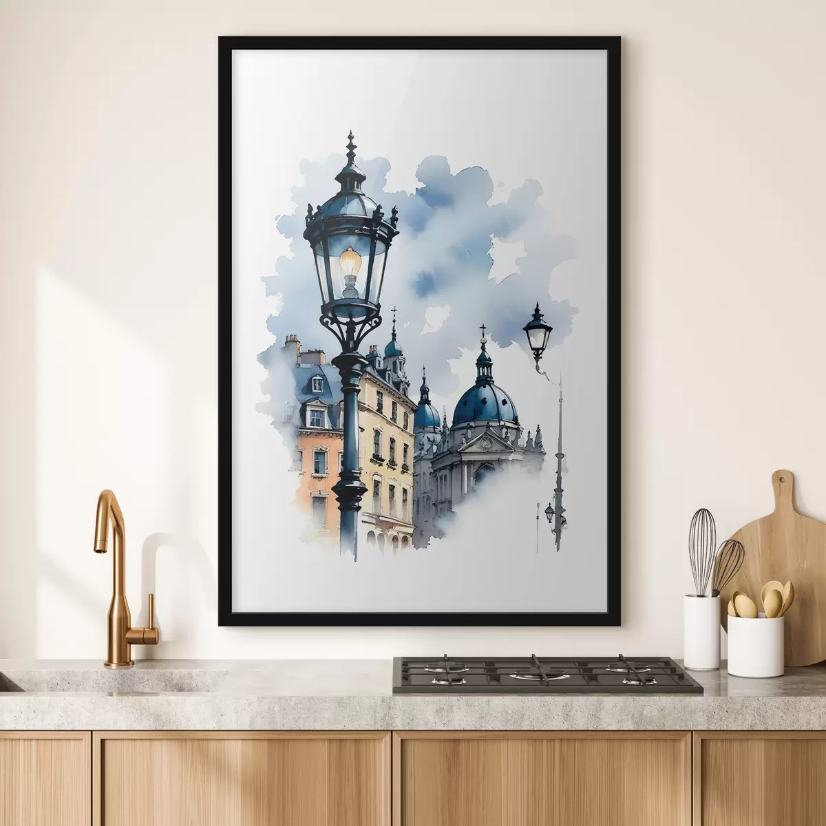 Plakāts Grezna ielas lampa ar kupolveida ēku mākoņainā dienā f38364