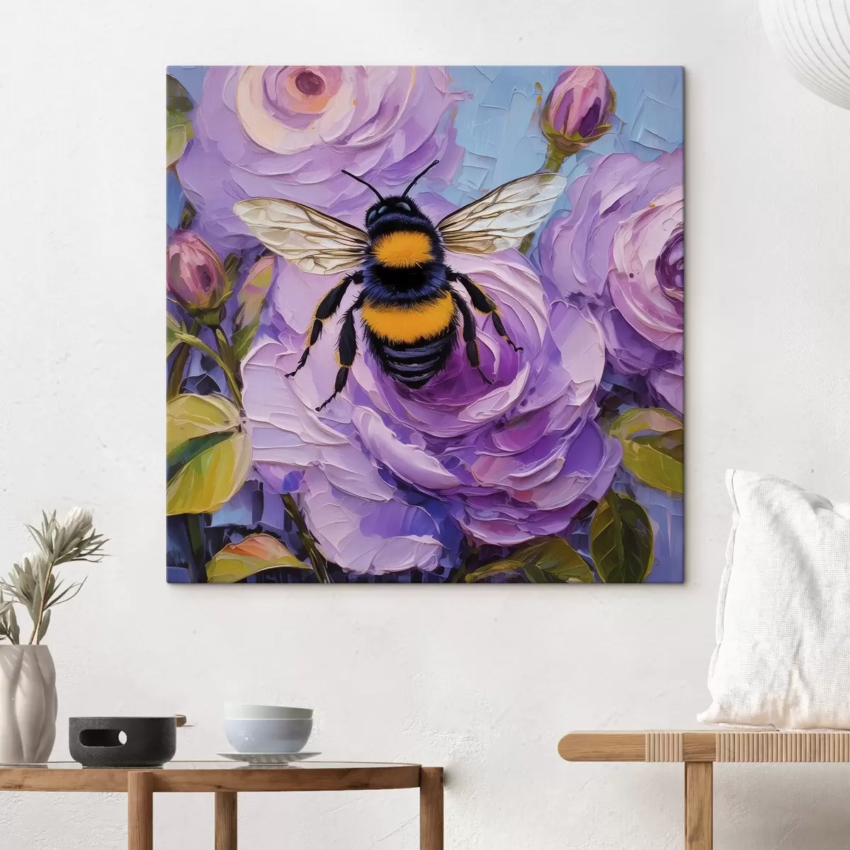 Glezna Bite uz rozā peonijām, krāsaini vasaras ziedi, eļļas glezna, spilgti otas triepieni s39411