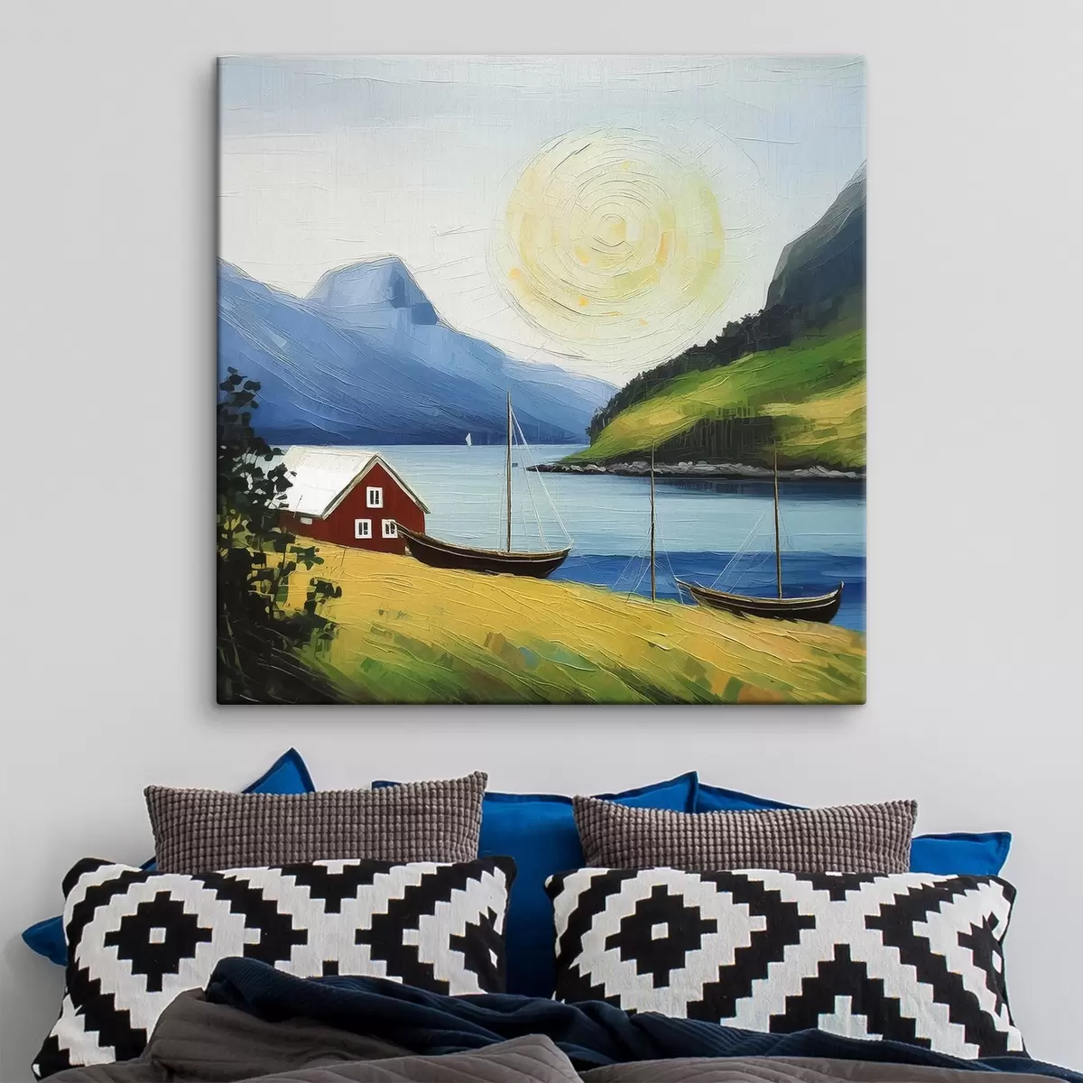 Glezna Ziemeļvalstu vasara, maza mājiņa jūras krastā, saule zilajās debesīs, kalni s39423