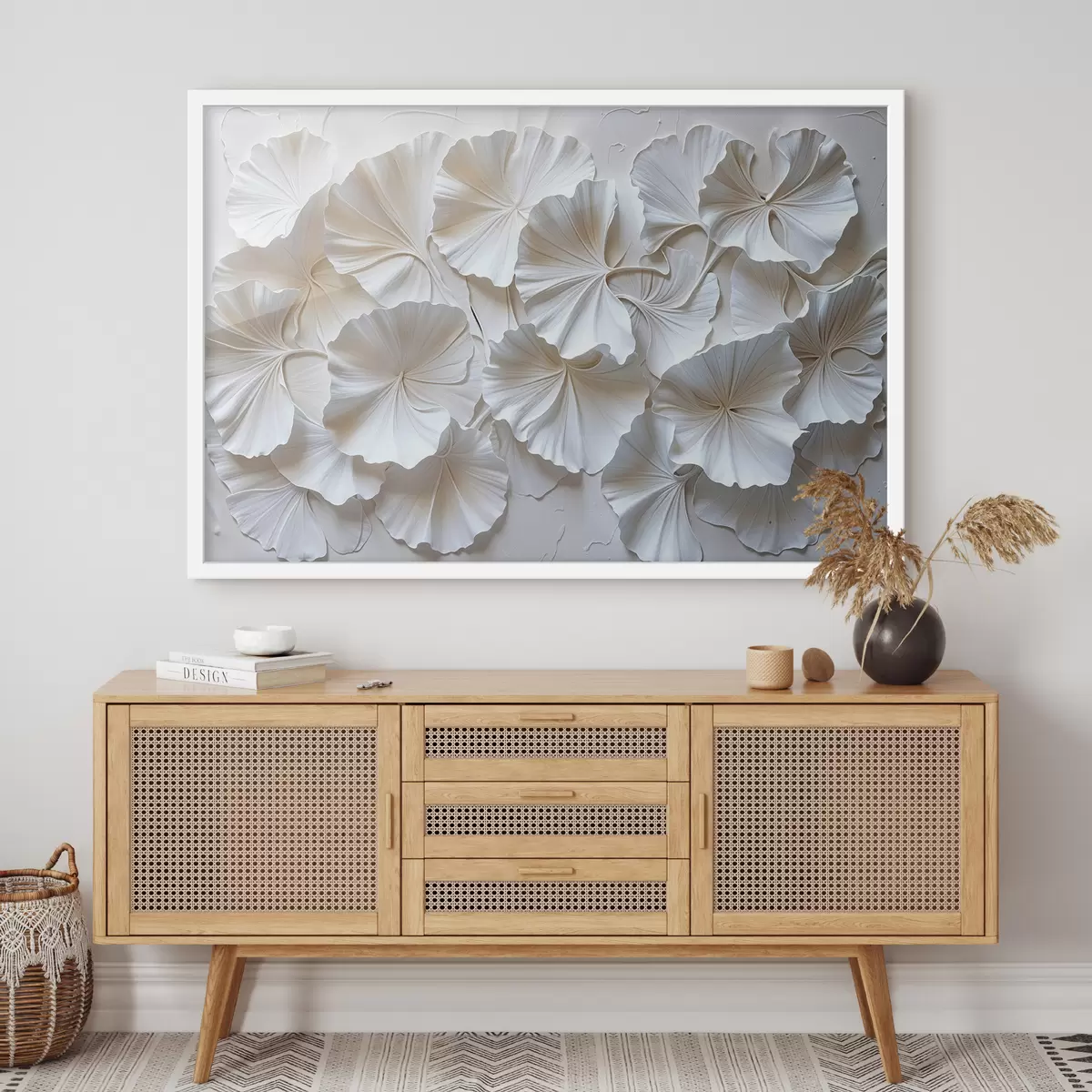 Plakāts Smalki balti ziedi, kas sakārtoti dabiskā, organiskā rakstā uz gaiša fona f39510