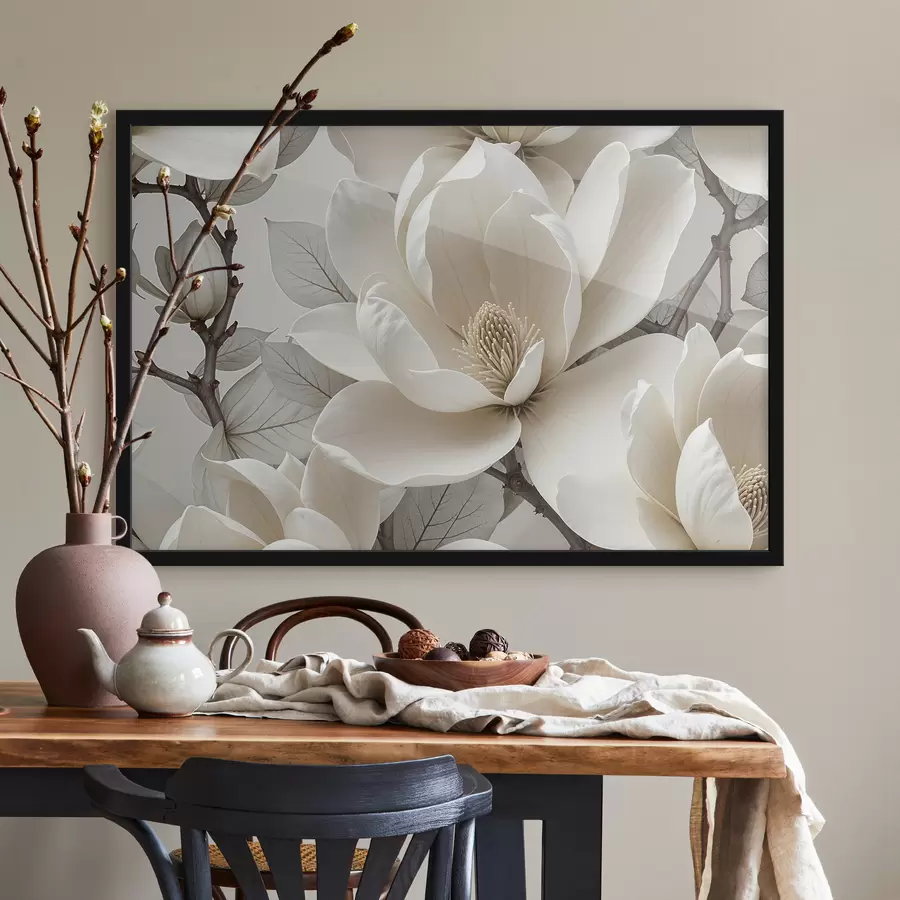 Fototapetes Balts magnolijas zieds ar smalkām ziedlapiņām, ko ieskauj zaļas lapas uz gaiša fona f39527