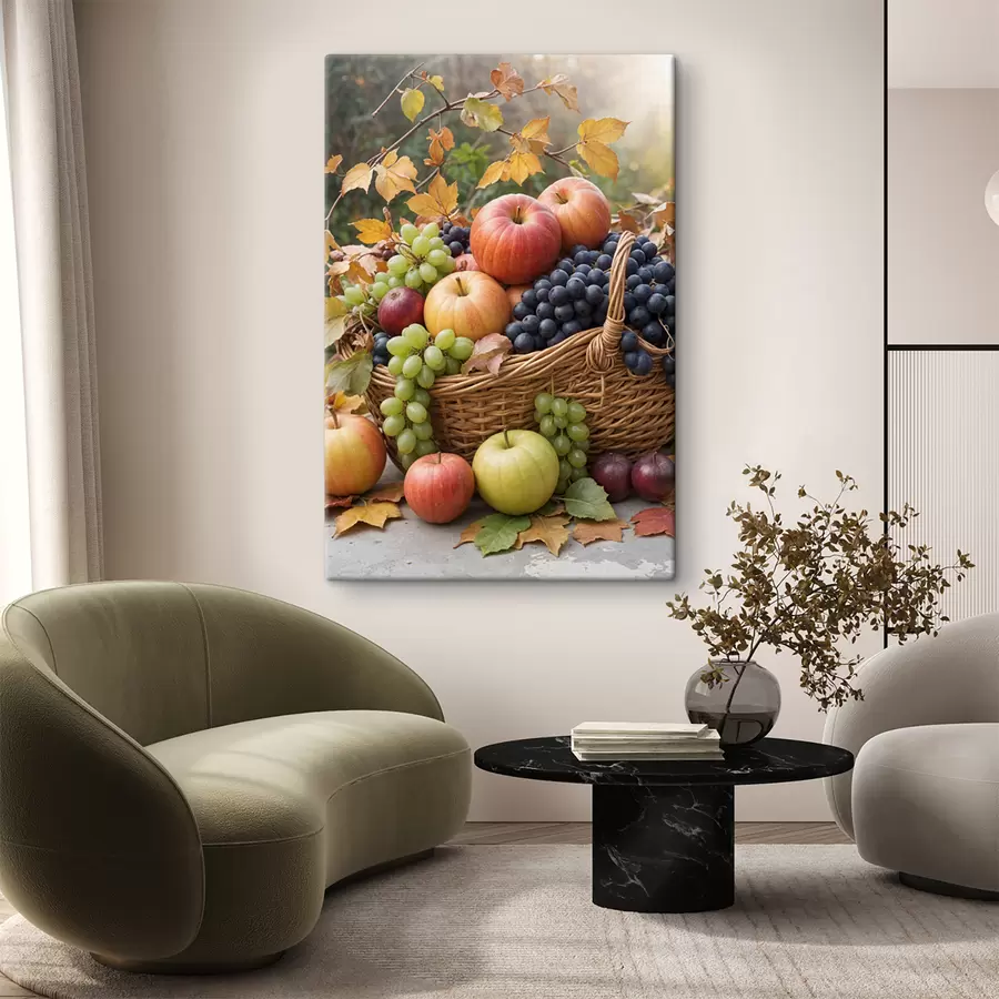 Glezna Grozs, kas piepildīts ar dažādiem rudens augļiem, tostarp āboliem, vīnogām un bumbieriem, ko ieskauj kritušās lapas s40409
