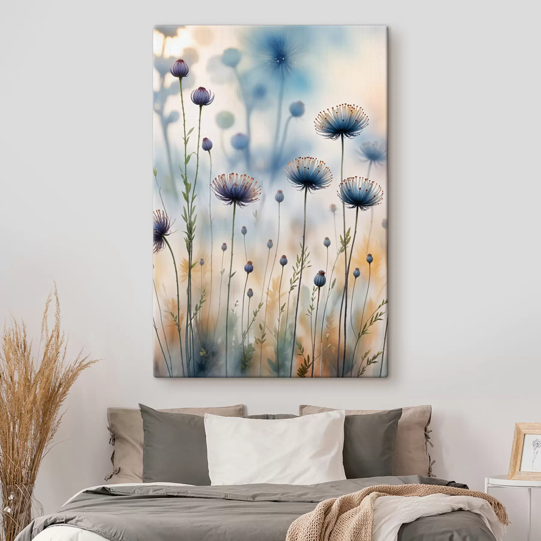 Fototapetes Augsti purpursarkani pienenei līdzīgi ziedi ar izplūdušu fonu, radot rāmu un sapņainu atmosfēru s40414