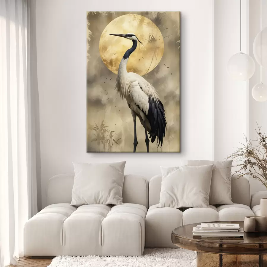 Glezna Majestātiska pelēka dzērve, kas stāv liela pilnmēness priekšā, ar izplūdušu dabisku fonu s40591