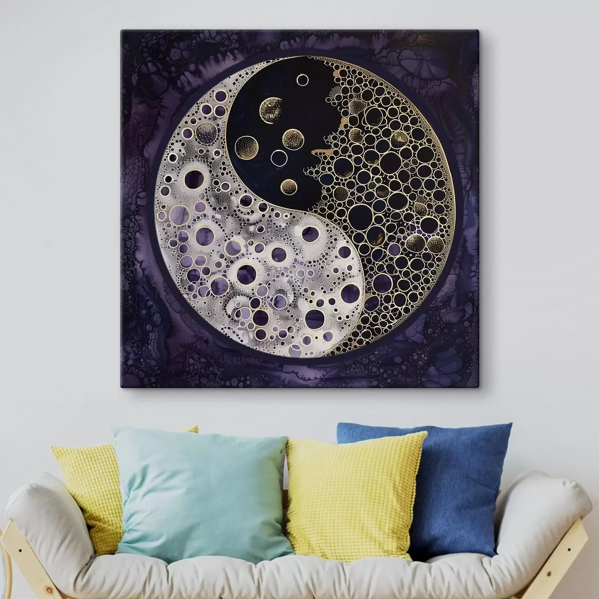 Glezna Yin un yang simbols uz violetā fona s38535