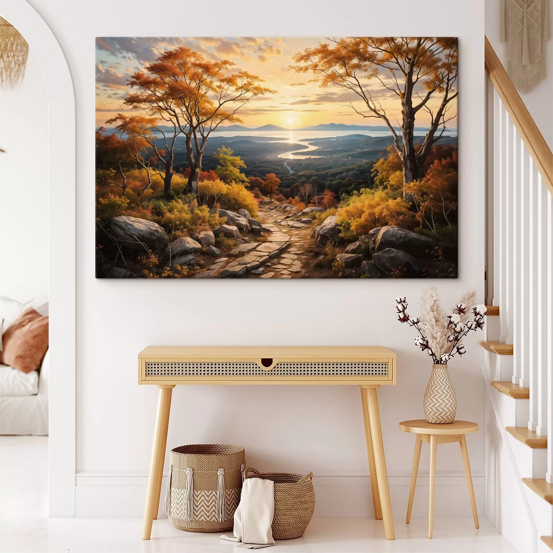 Fototapetes Ainava ar līkumainu zemes ceļu, kas ved cauri rudenīgi iekrāsotu koku mežam un saulrieta debesīm s41732