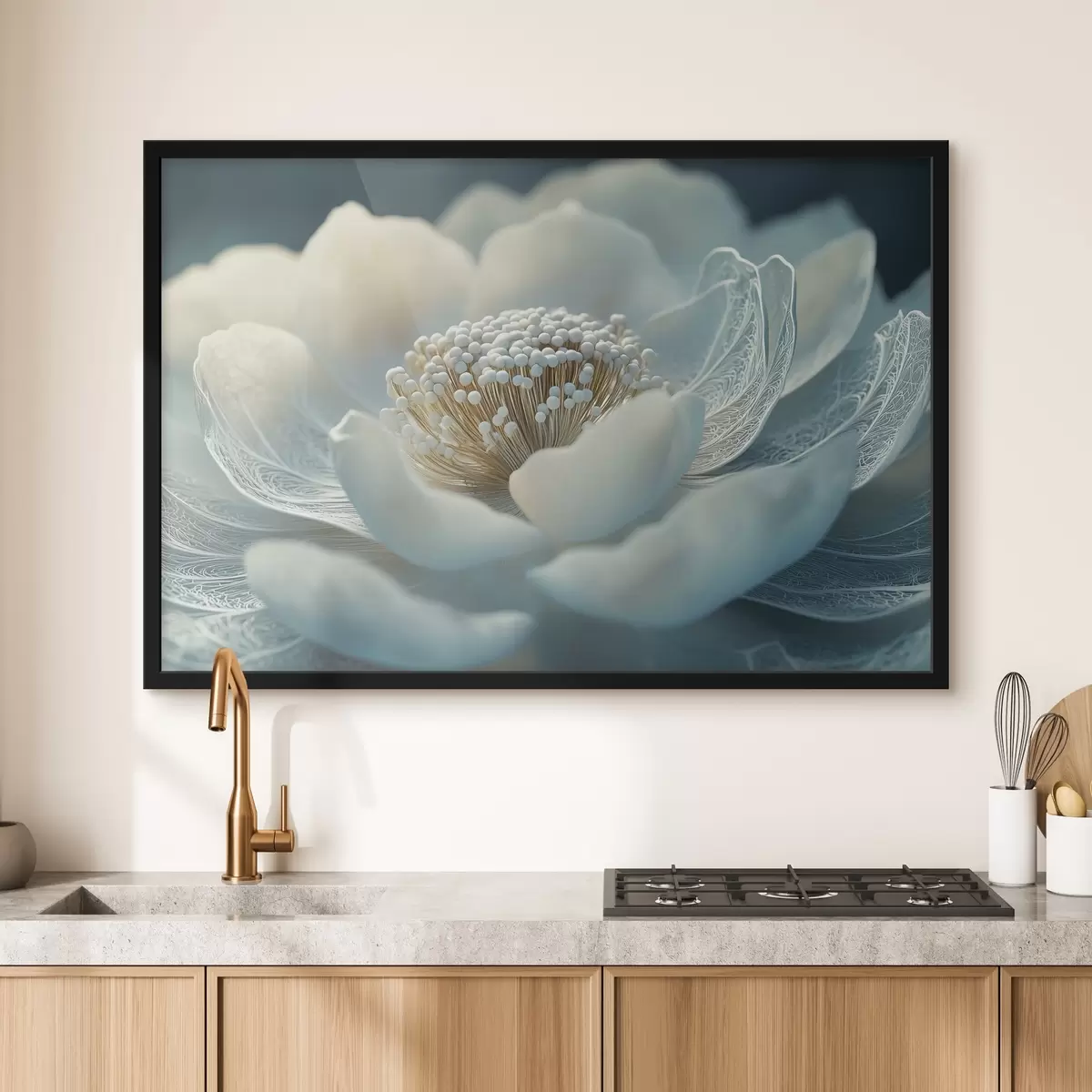 Plakāts Balts gaisīgs zieds ar rakstiem uz ziedlapiņām f41838