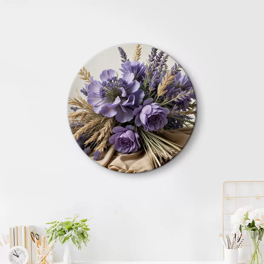 Fototapetes Violetu ziedu pušķis, ieskaitot peonijas un lavandu, ar kviešu kātiem uz gaiša fona r40030