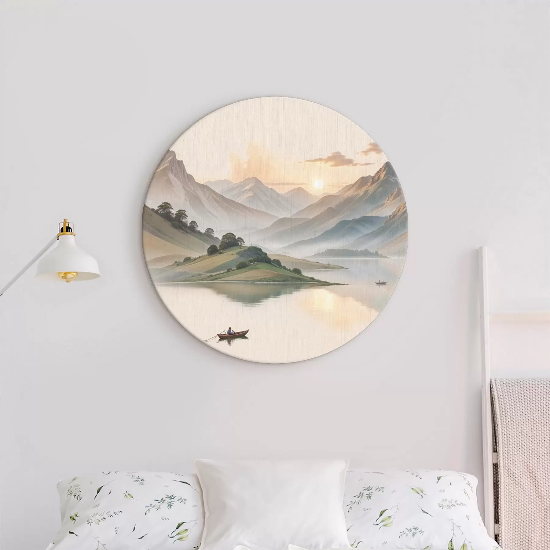 Glezna Rāma ainava ar ezeru, kas atspoguļo kalnus fonā ar nelielu laivu rāmā ūdenī r40391