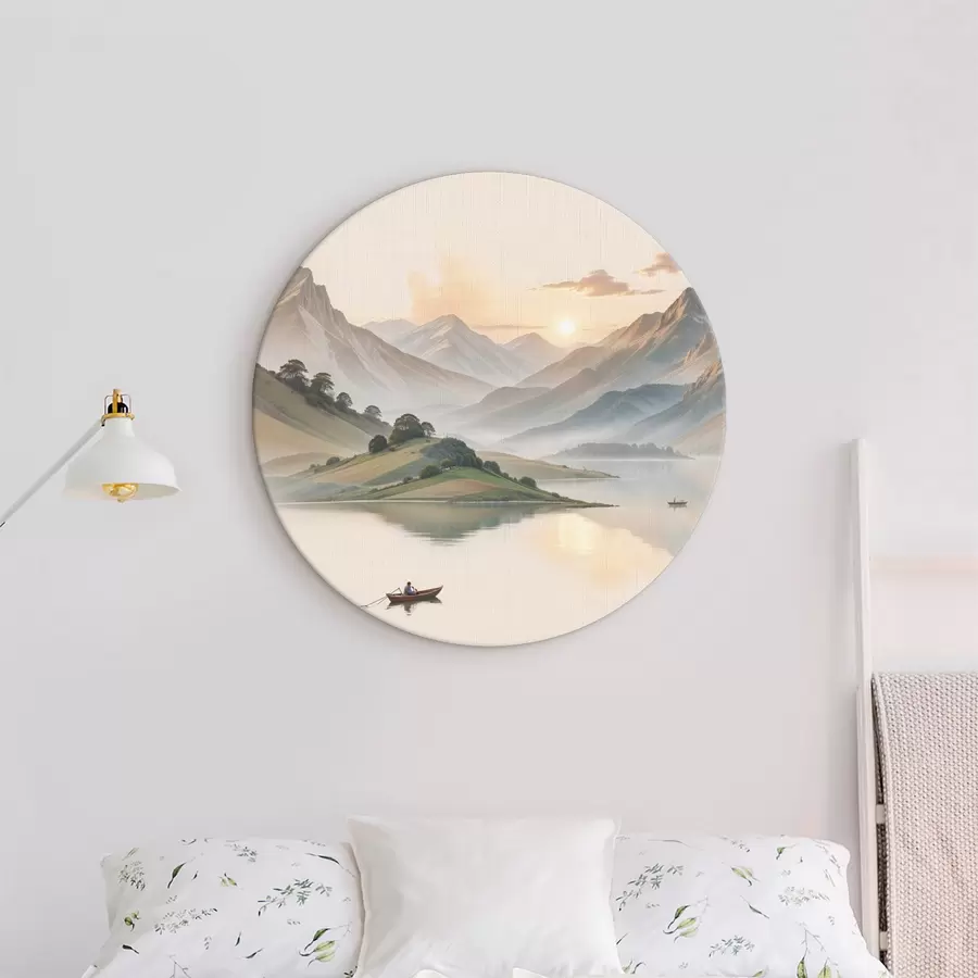 Glezna Rāma ainava ar ezeru, kas atspoguļo kalnus fonā ar nelielu laivu rāmā ūdenī r40391