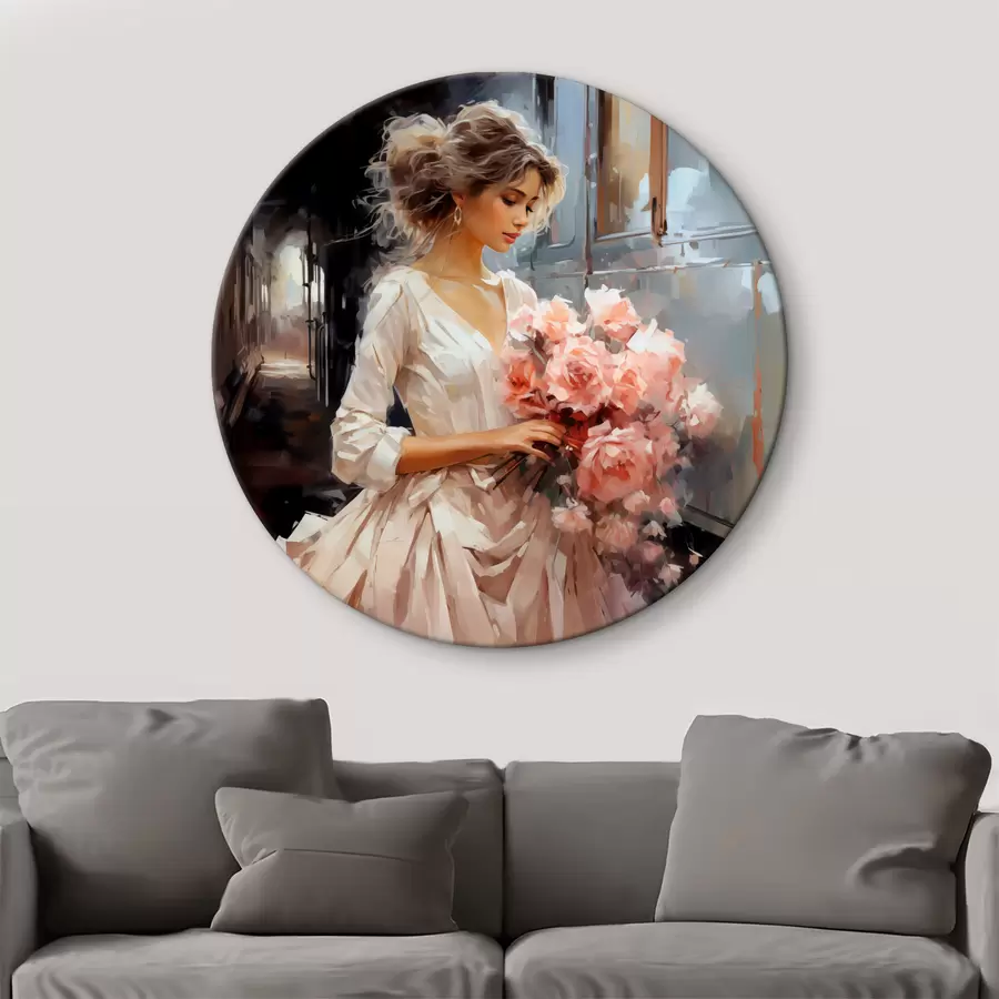 Glezna Meitene baltā kleitā stacijā tur rokās rozā rožu pušķi, eļļas glezna r39438