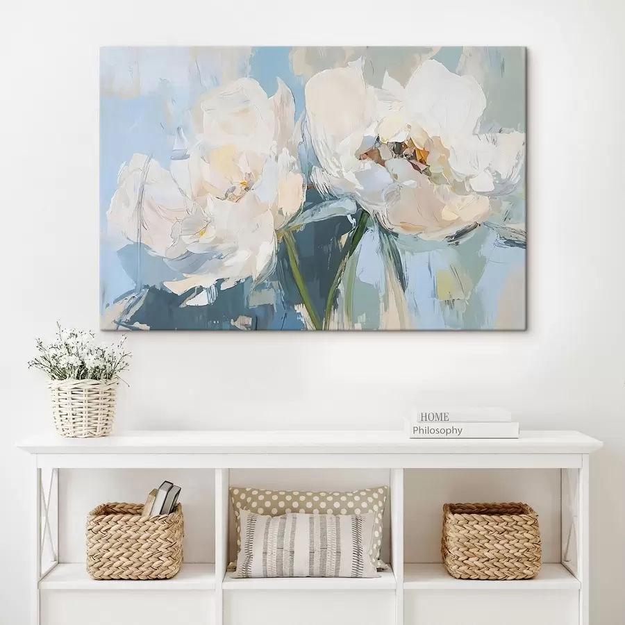 Glezna Balta minimālistiska abstrakta peoniju eļļas glezniecības imitācija uz mīksta zila fona s42226