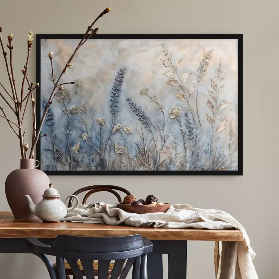 Fototapetes Dažādu savvaļas ziedu un augu lauks zilos, baltos un smilškrāsas toņos uz maiga, miglaina fona f42214