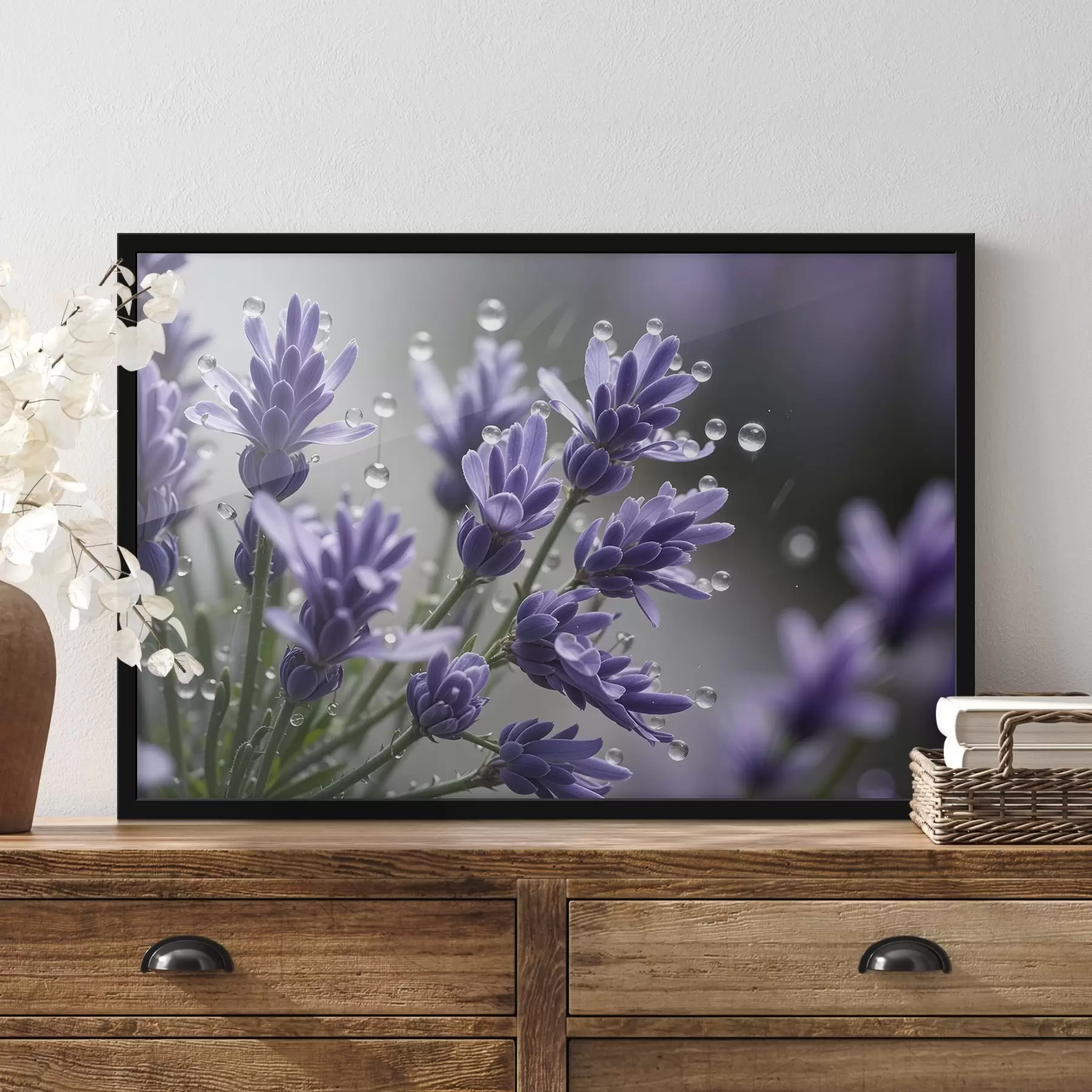 Fototapetes Violeti lavandas ziedi ar ūdens pilieniem uz ziedlapiņām uz neskaidra fona f42229