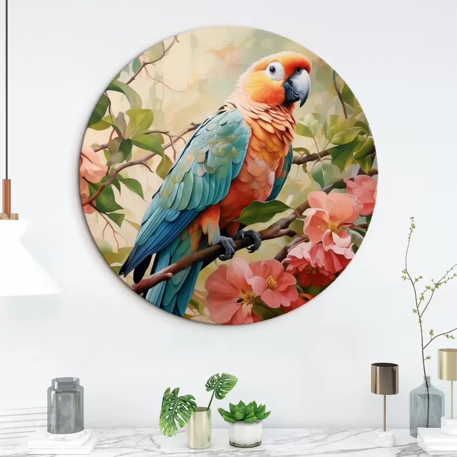 Glezna Linneja papagailis sēž uz zara ar rozā ziediem r41018