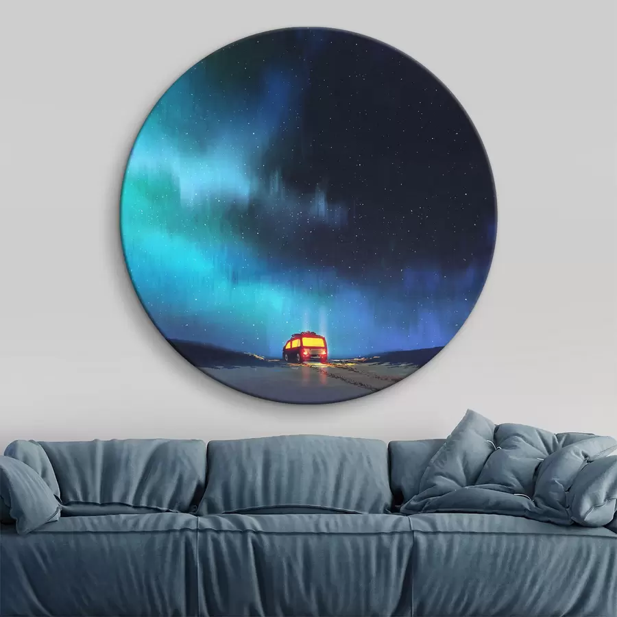 Glezna Autobuss uz sniegota ceļa ar gaismām debesīs r37111