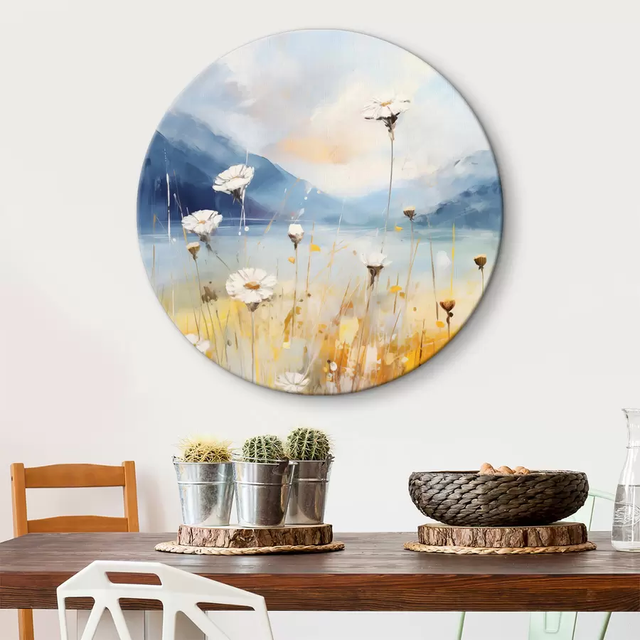 Glezna Baltas margrietiņas uz kalnu, zilas, dzeltenas, oranžas krāsas fona r40522