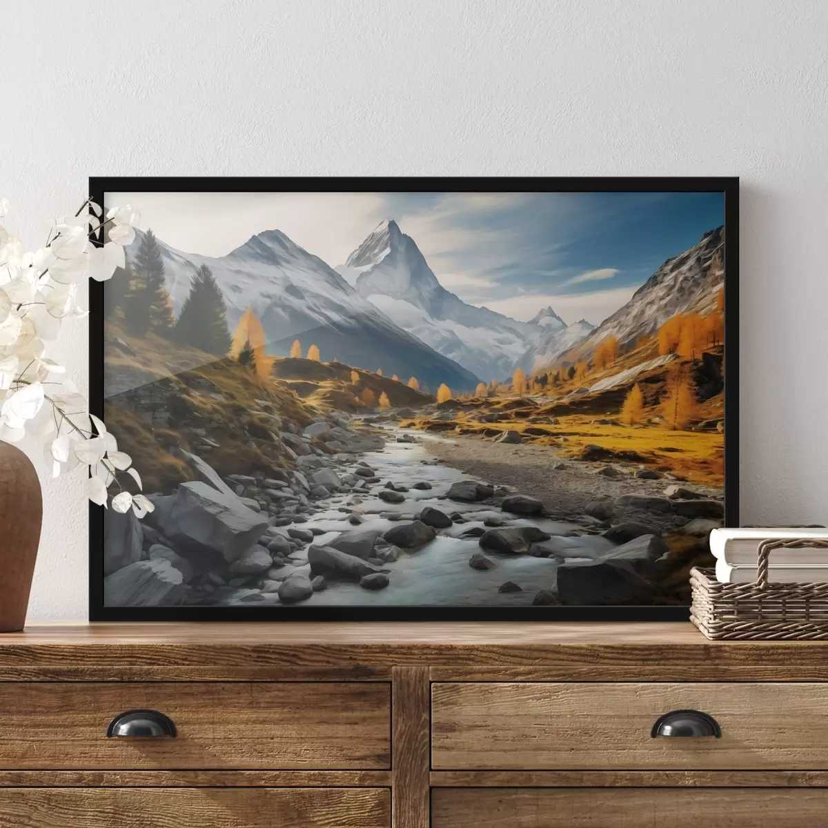 Plakāts Rudens kalnu ainava ar straujo upi, kokiem un majestātisko virsotni pret gaišo debesu fonu. f42564