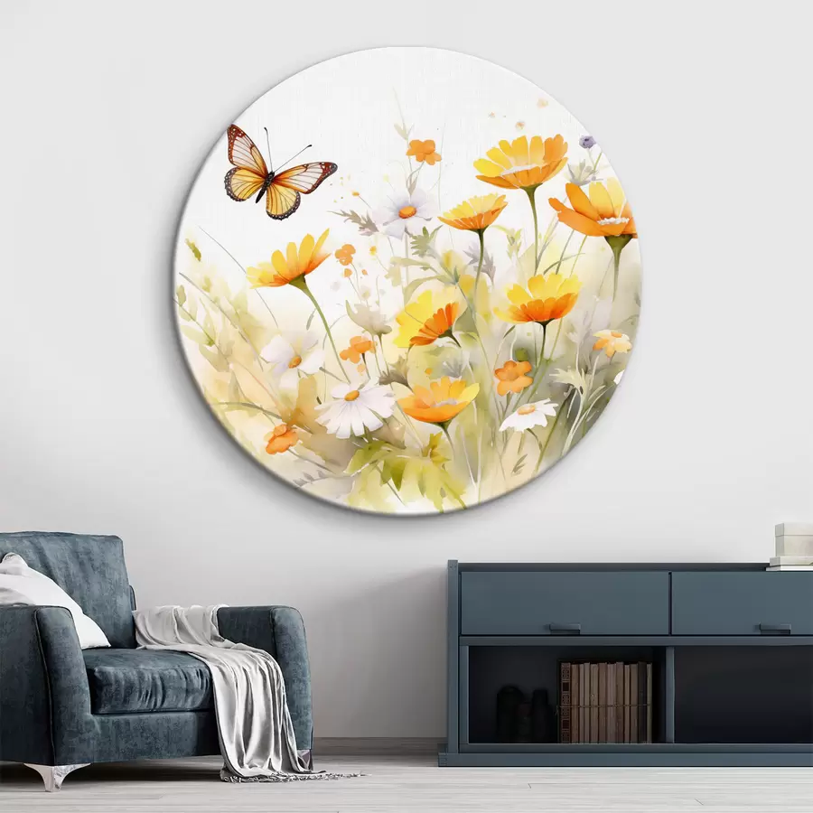 Fototapetes Spilgts, akvarelim līdzīgs ziedu lauks ar oranžām un baltām margrietiņām un netālu lidojošu tauriņu r42714