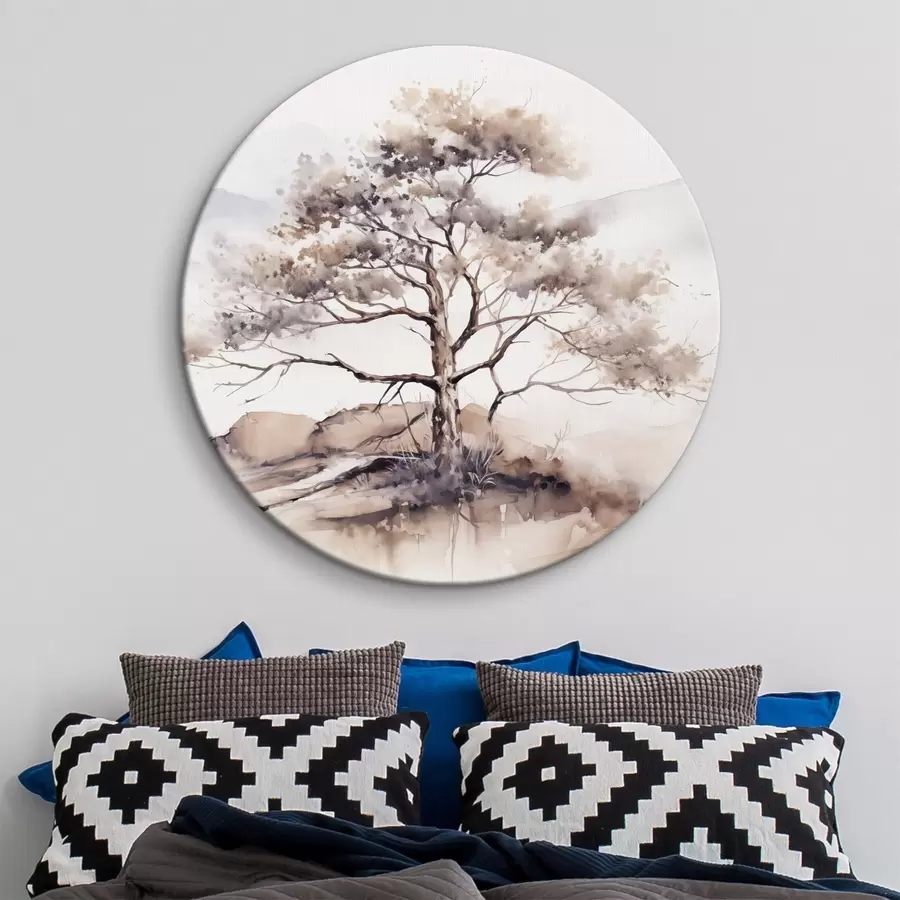 Glezna Vientuļš koks ar savītu stumbru un retiem zariem uz maiga, klusināta kalnu fona r42715