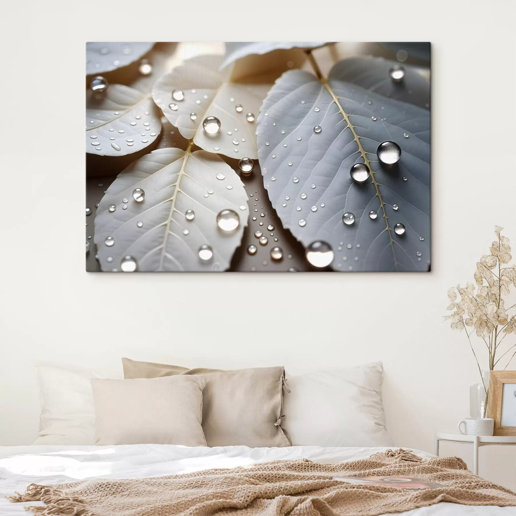 Glezna Ūdens pilienu noklātas baltas lapas tuvplānā, minimālisma kompozīcija, neitrāls fons s43159