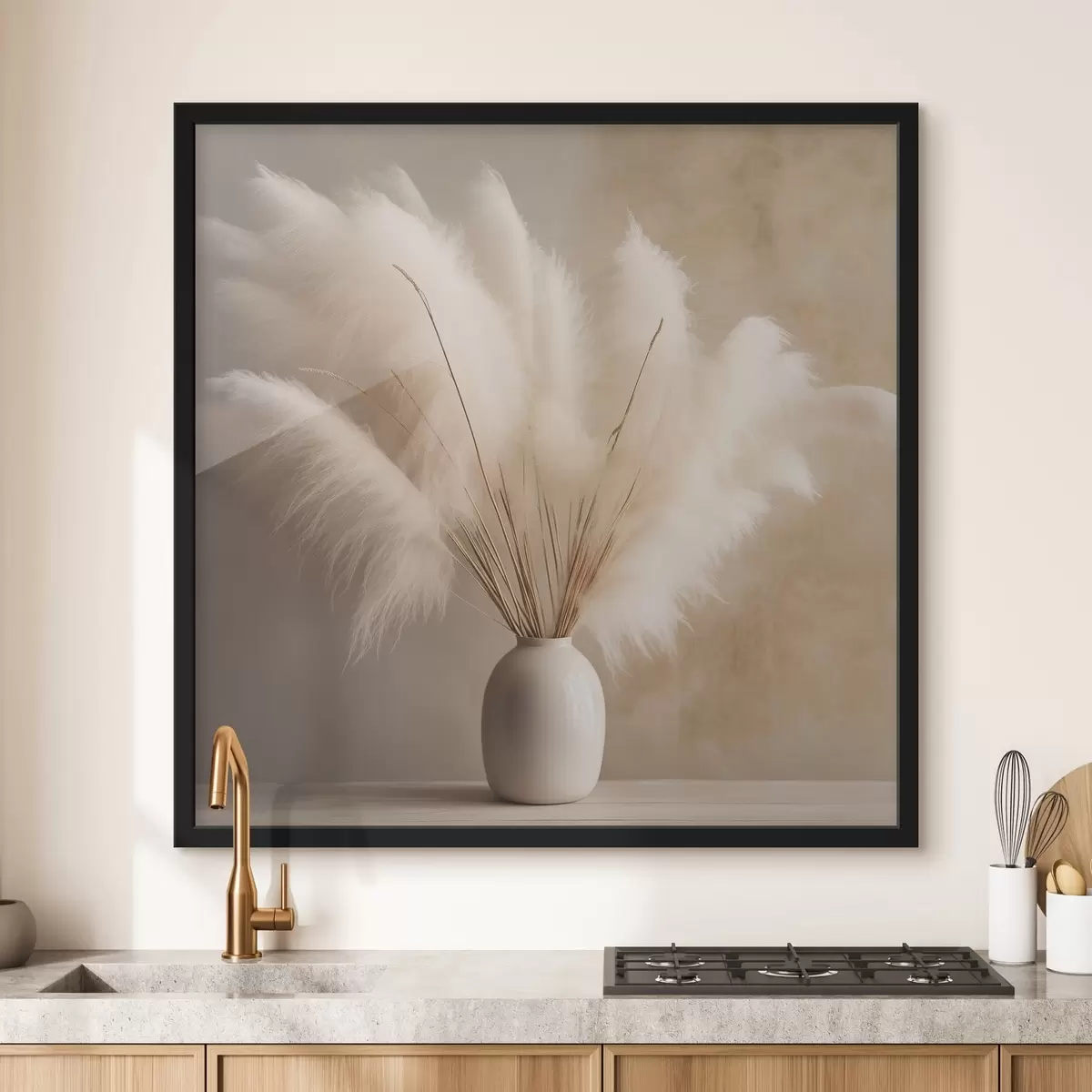 Plakāts Pūkaini niedru zariņi vāzē uz galda f43338