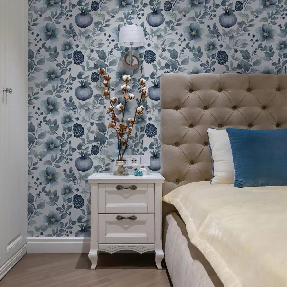 Tapetes Zili ziedi un granātāboli a00002v1