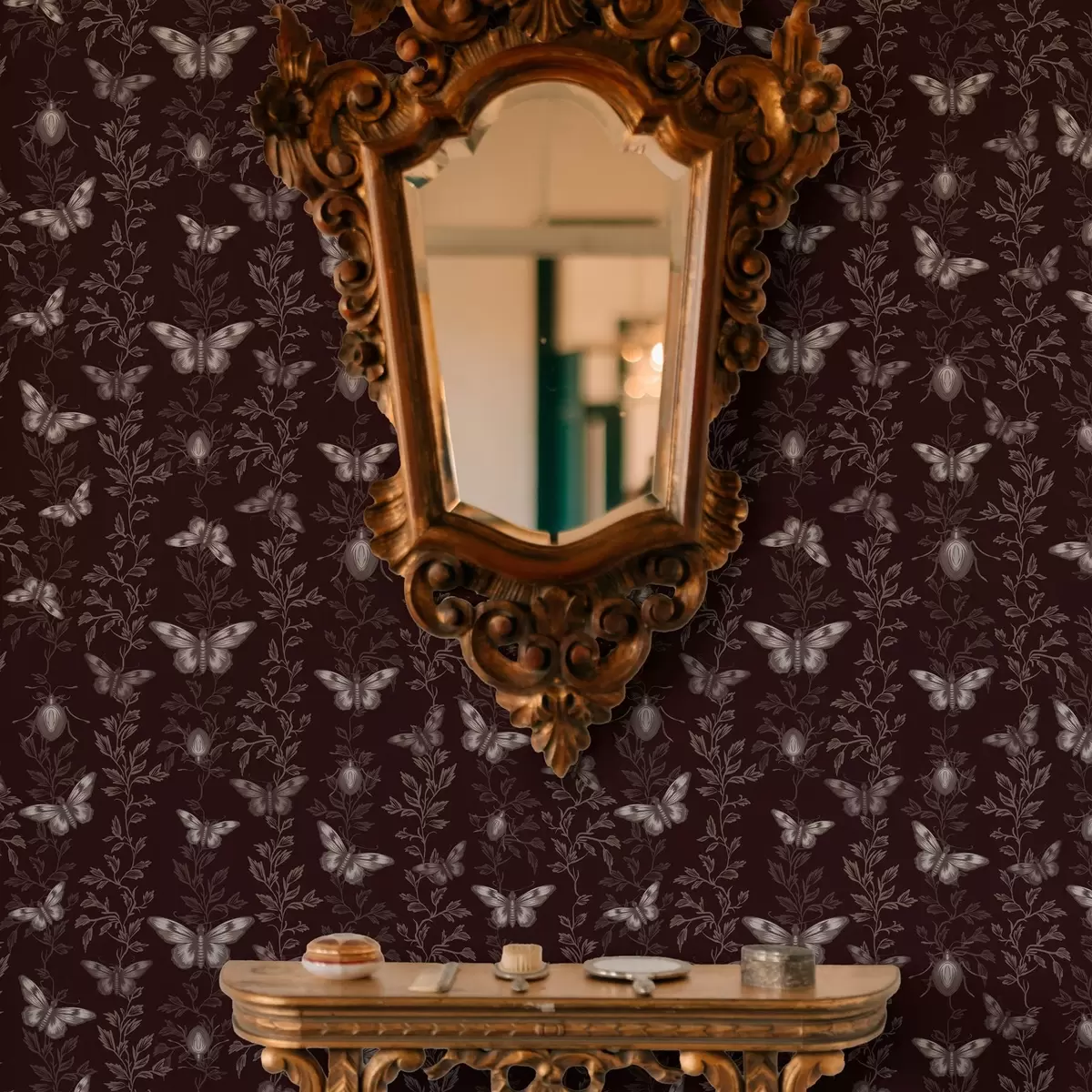 Tapetes Kompozīcija ar tauriņiem, lapām un kukaiņiem uz tumša fona a00073v1