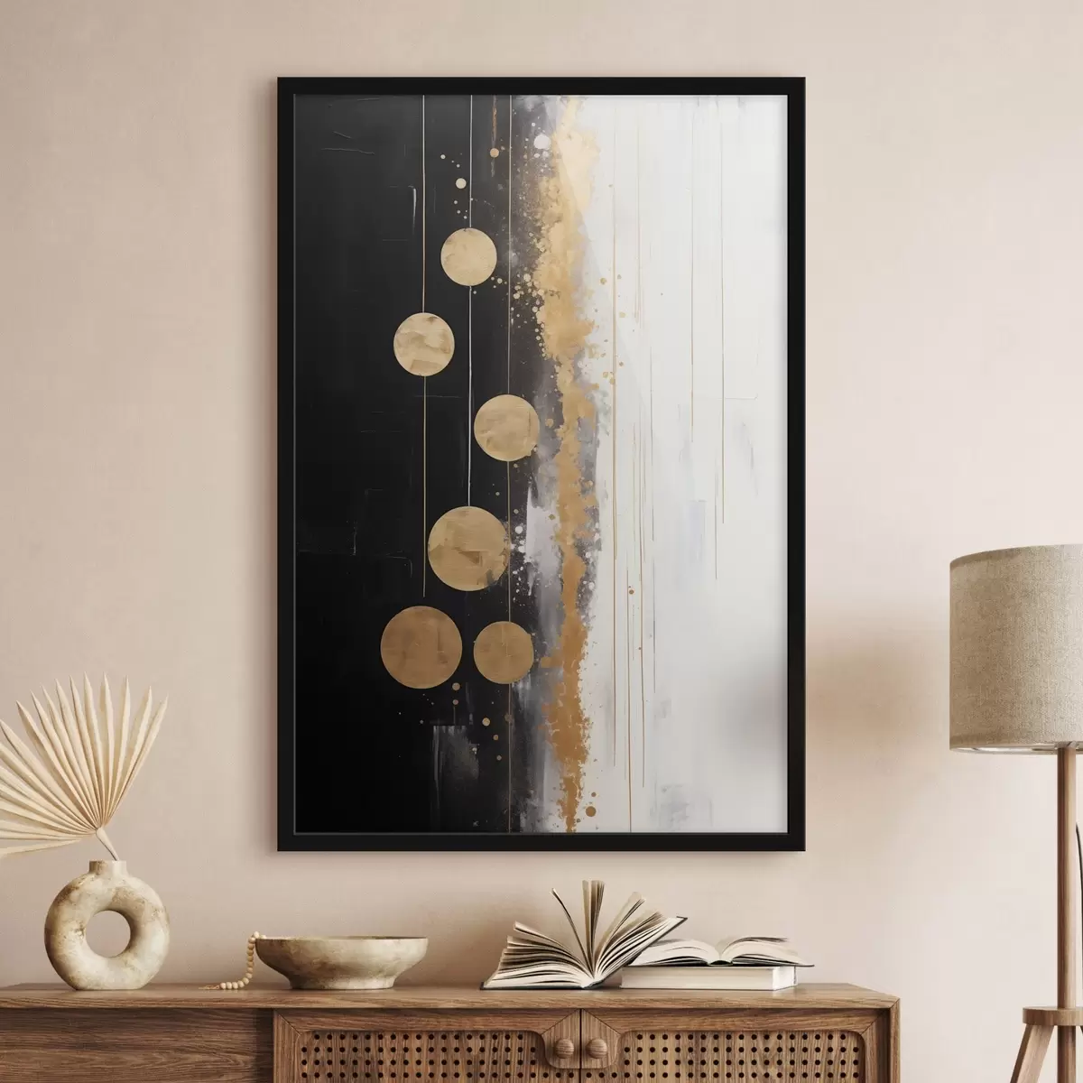 Plakāts Abstraktā māksla ar dzelteniem apļiem, kas karājas uz melnā un baltā fona ar baltiem un dzelteniem plankumiem f43410