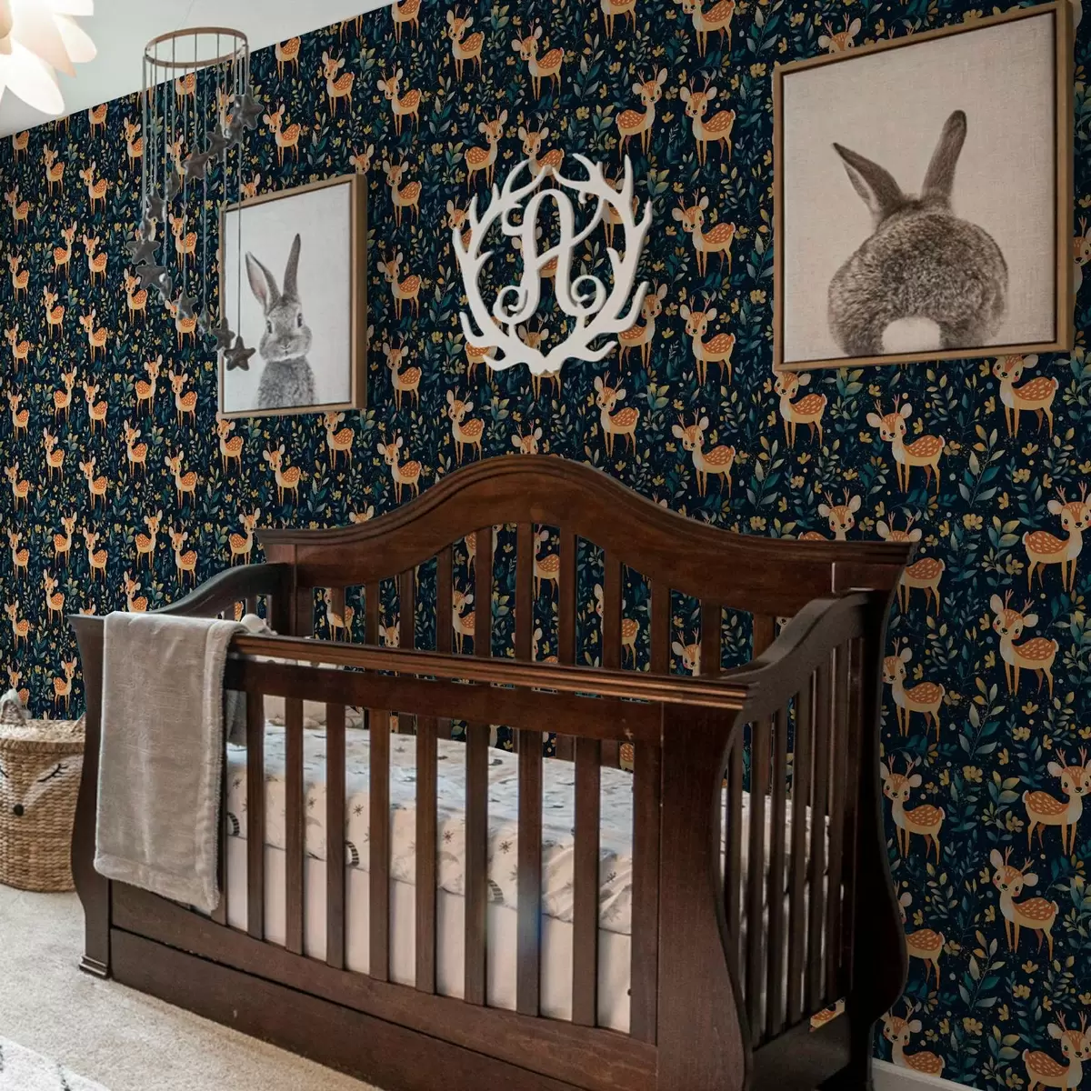 Tapetes Aļņa tumšā mežā ar dzeltenām lapām a00124