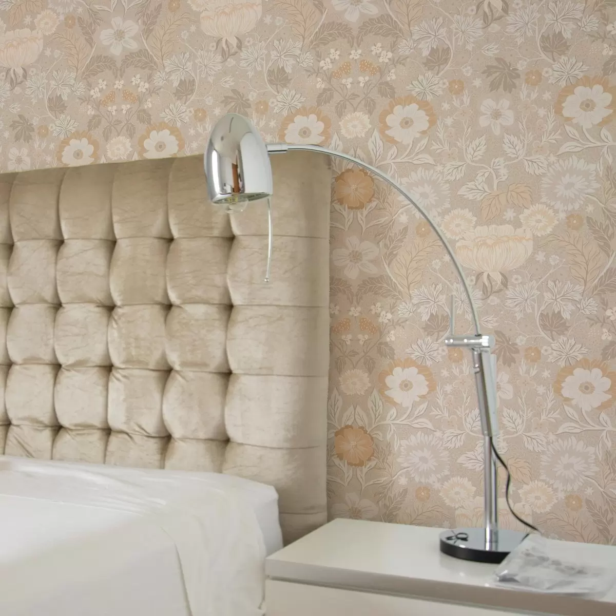 Tapetes Bēšs ziedu apdruka pasteļtoņos a00145