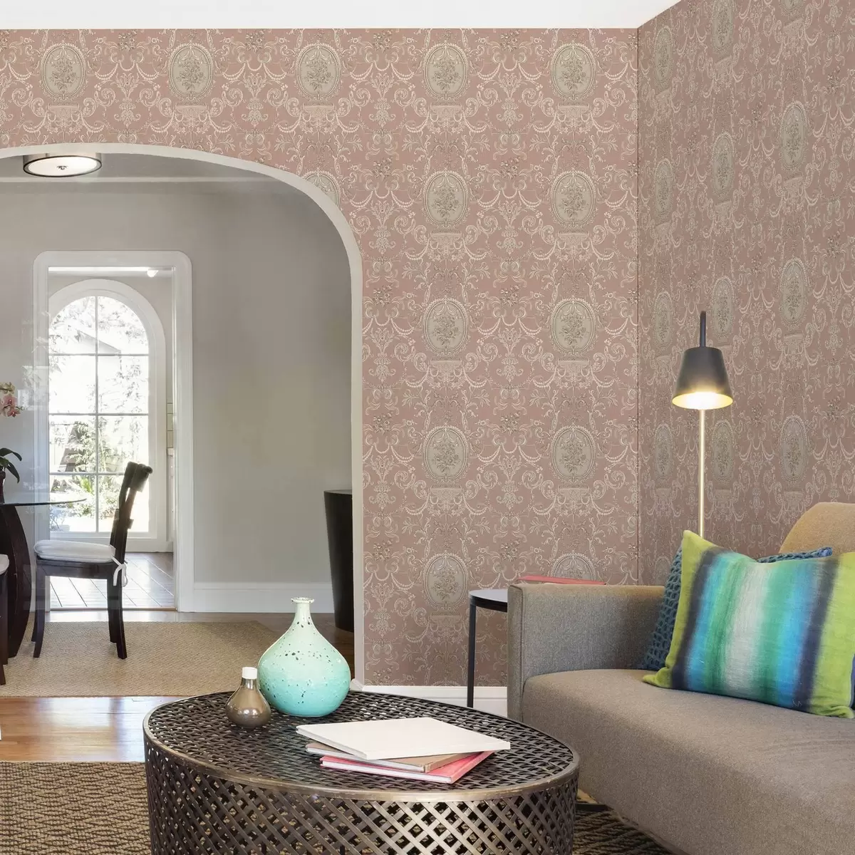 Tapetes Baroka ornaments ar ziediem uz rozā fona a00160