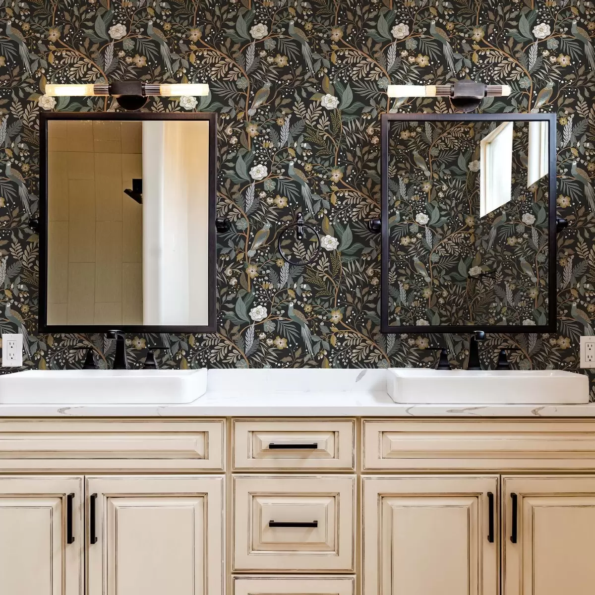 Tapetes Putni starp zariem uz tumša fona a00161