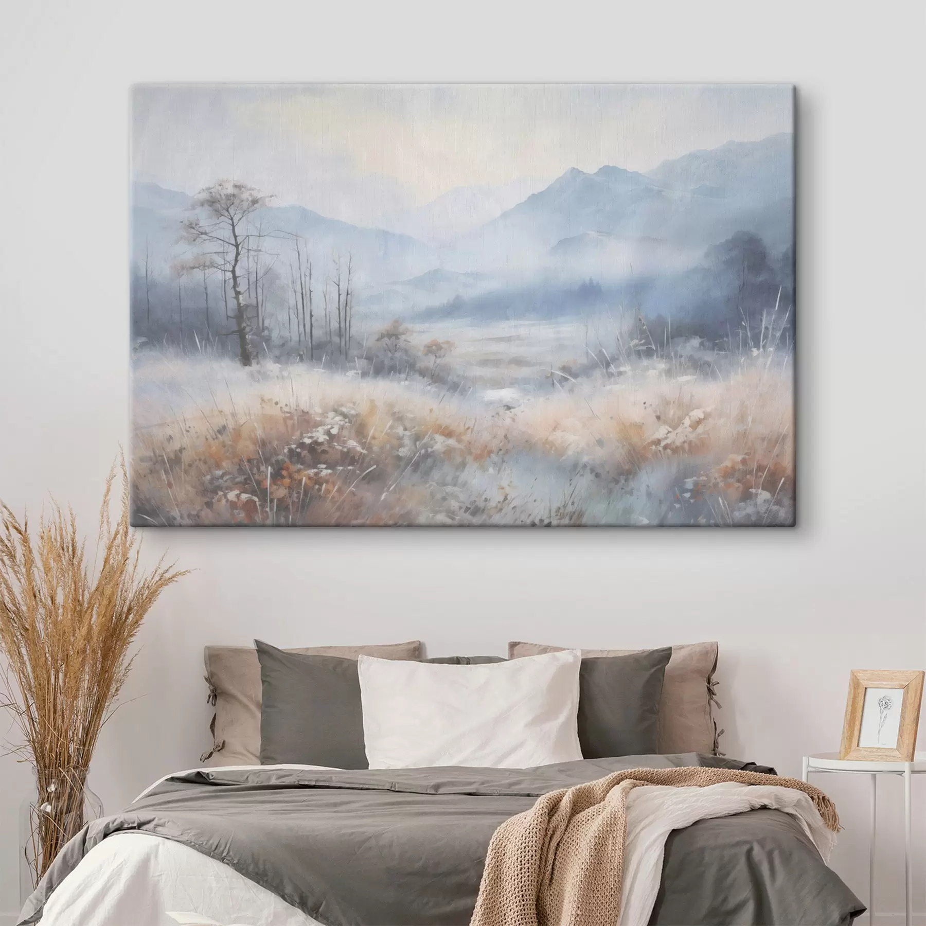 Fototapetes Teksturēta ainava ar kalniem, sausu zāli un mežu, pieklusinātas krāsas s44402