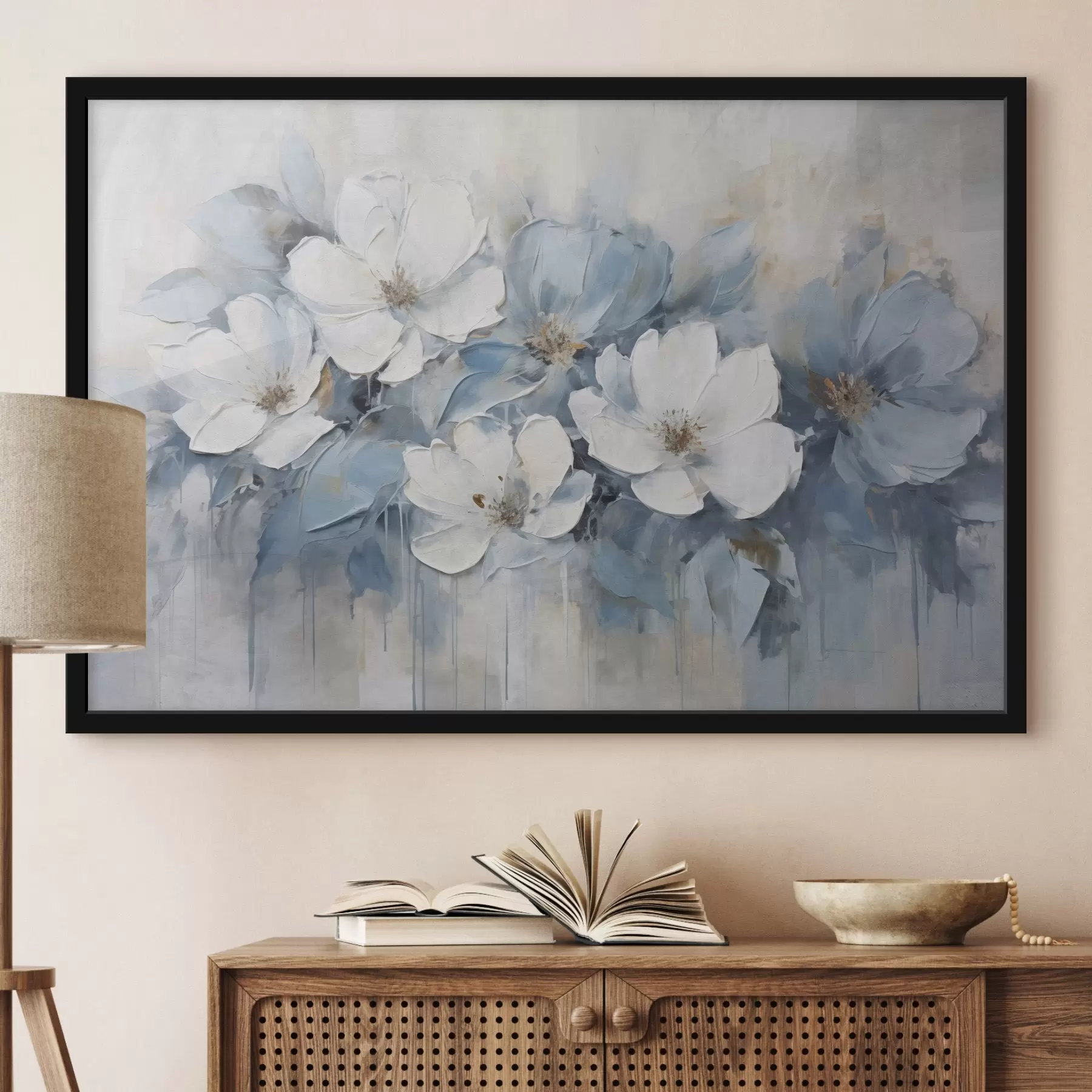 Fototapetes Balti ziedi ar zilām lapām uz gaiši bēša fona, ar redzamiem triepieniem ar otu f44395