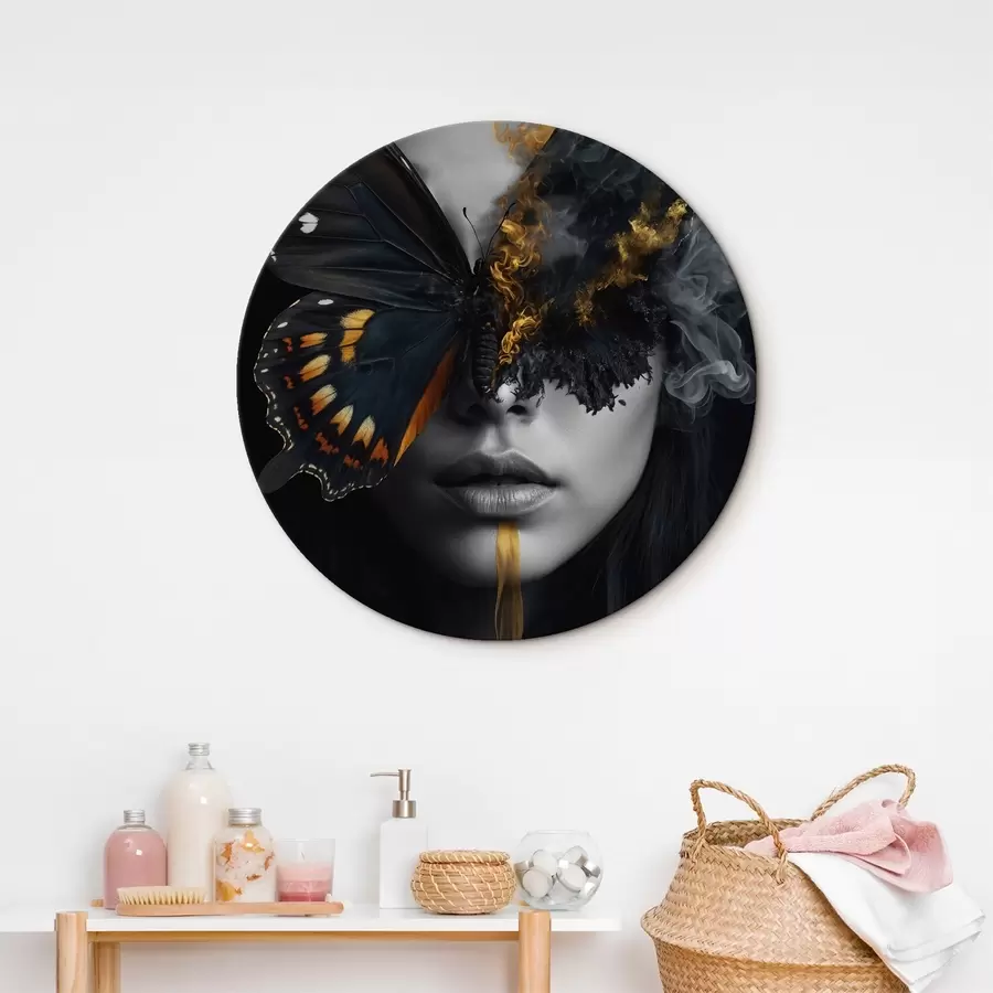 Glezna Degošs tauriņš uz meitenes sejas r44468