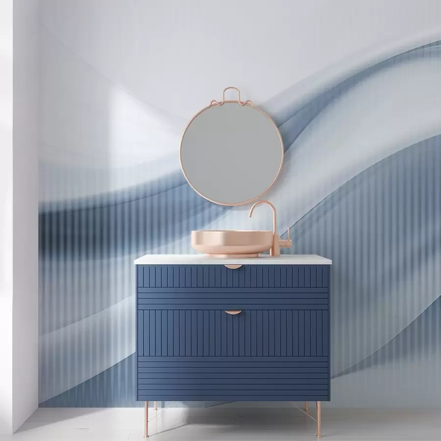 Fototapetes Abstraktā apdruka ar plūstošām līnijām un smalki vertikālām svītrām, kas rada kustības un dziļuma sajūtu, zila palete w09189v1