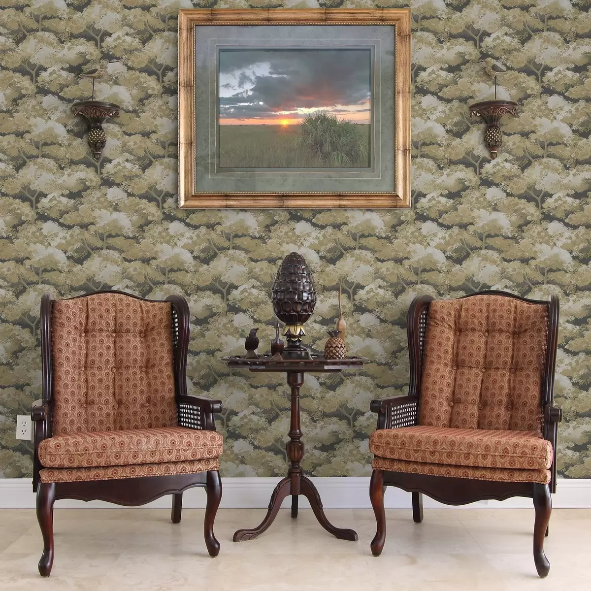 Tapetes Tumšs meža raksts ar kokiem siltās krāsās a00170