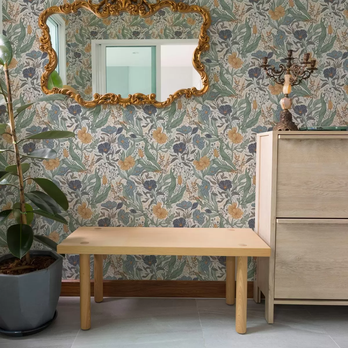 Tapetes Ar roku zīmēta pļavas ziedu ilustrācija siltās krāsās a00180