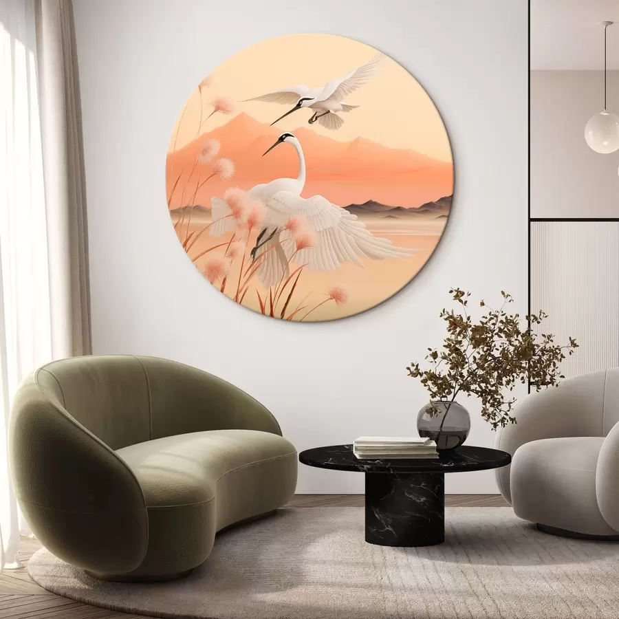 Fototapetes Baltas dzērves ar rozā niedrēm priekšplānā, kalni un ezers fonā, maiga oranža gaisma r44925