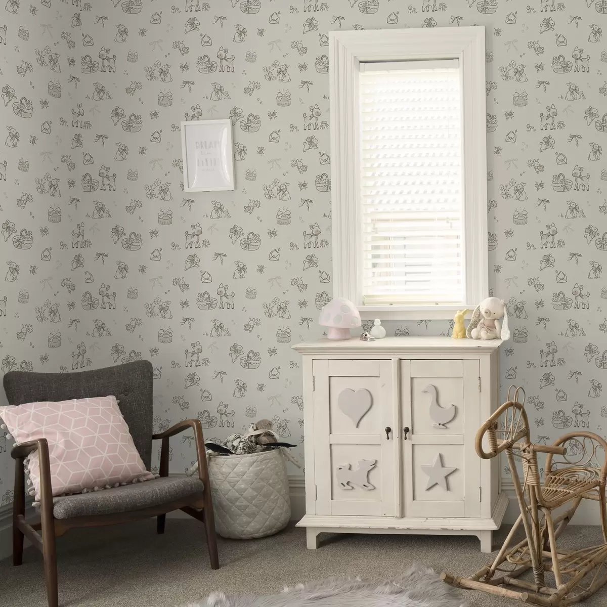 Tapetes Jauka meža aina ar briežiem, trušiem un bitēm a00215