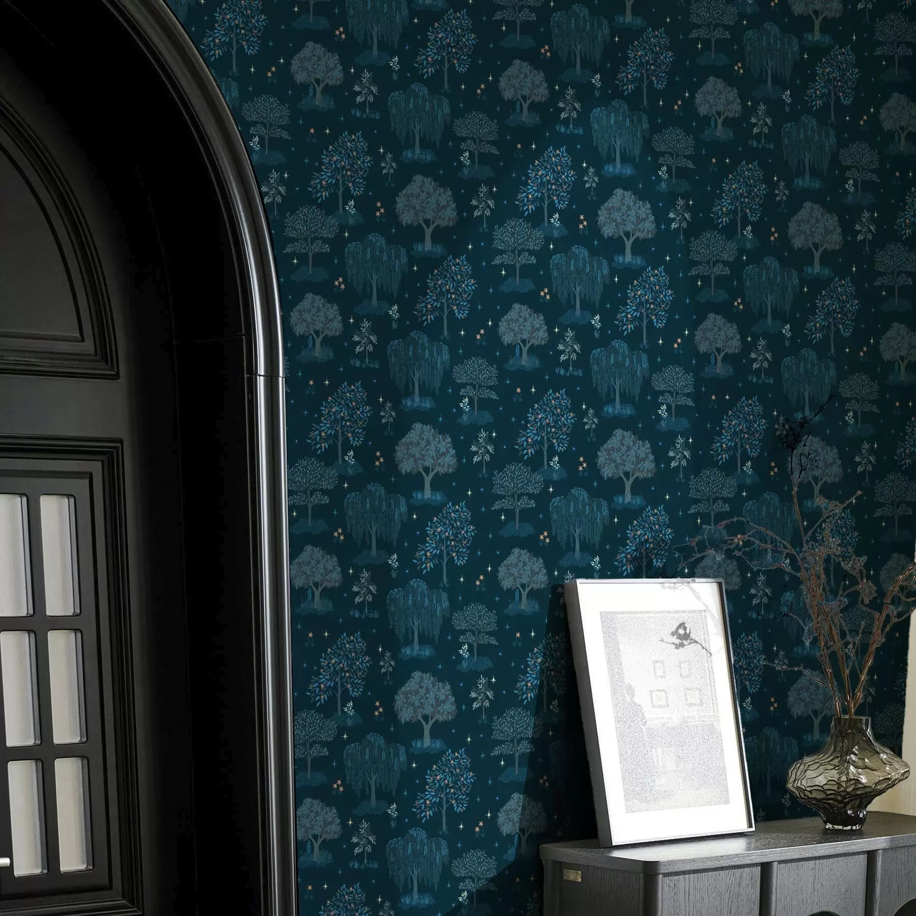 Fototapetes Pasaku nakts mežs ar zvaigznēm un dekoratīviem kokiem a00248