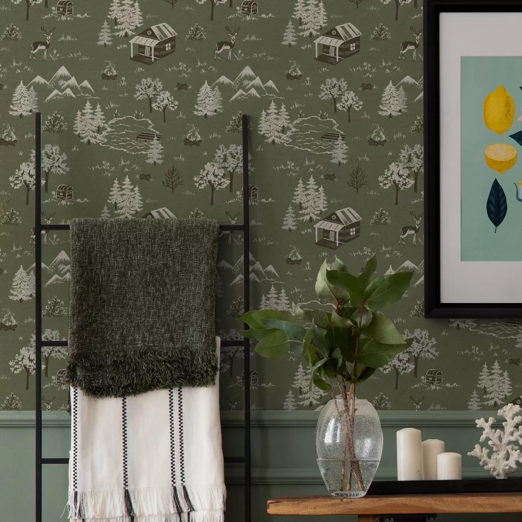 Fototapetes Krāsots mežs ar ezeru, būdiņu un dzīvniekiem a00267