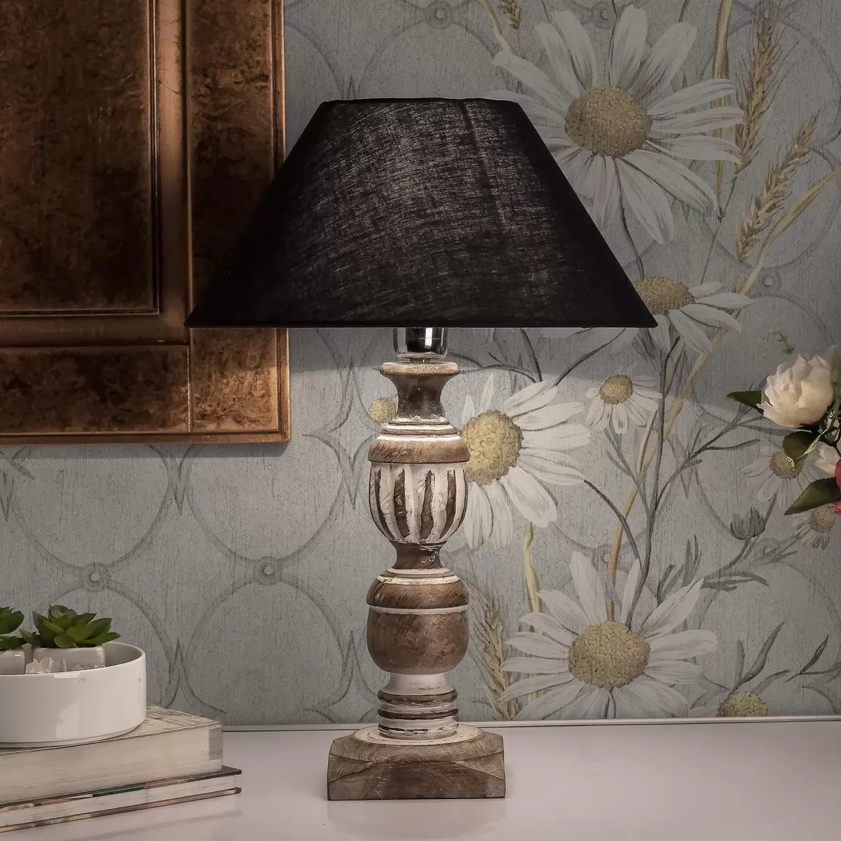 Tapetes Margrietiņas uz pelēka fona ar ģeometrisko rakstu a00269