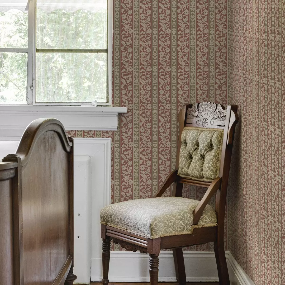 Tapetes Retro vertikālas svītras ar ziedu rakstu a00362