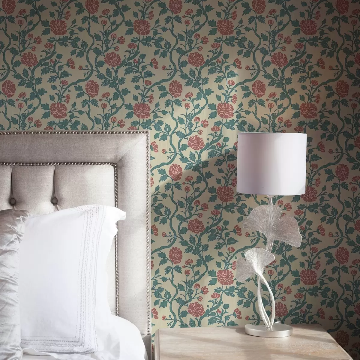 Tapetes Dekoratīvi rozā ziedi uz bēša fona a00414