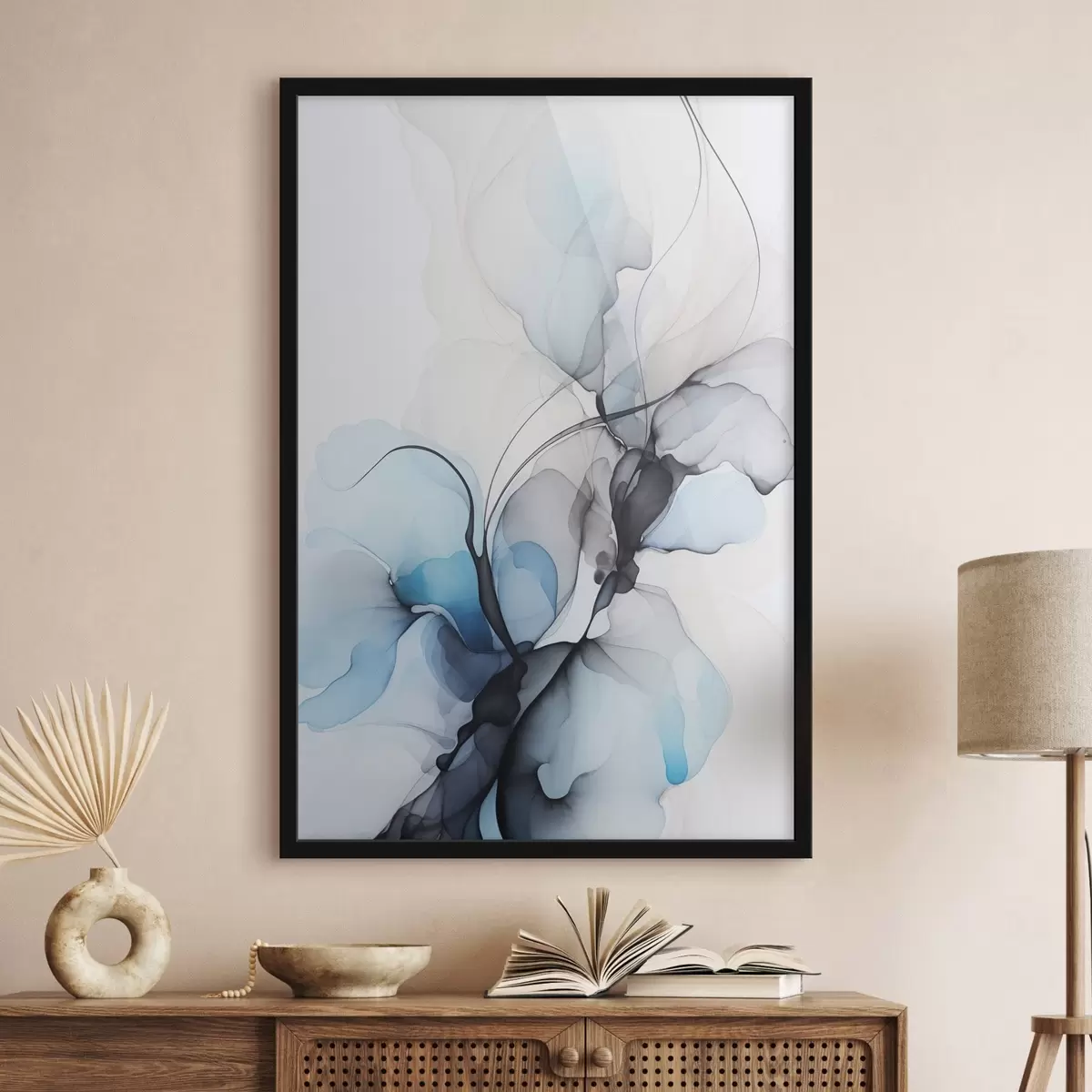 Plakāts Abstrakta kompozīcija ar plūstošām līnijām un caurspīdīgām ziedlapiņām zilganbaltos un bēšos toņos, alkohola tintes imitācija f45177