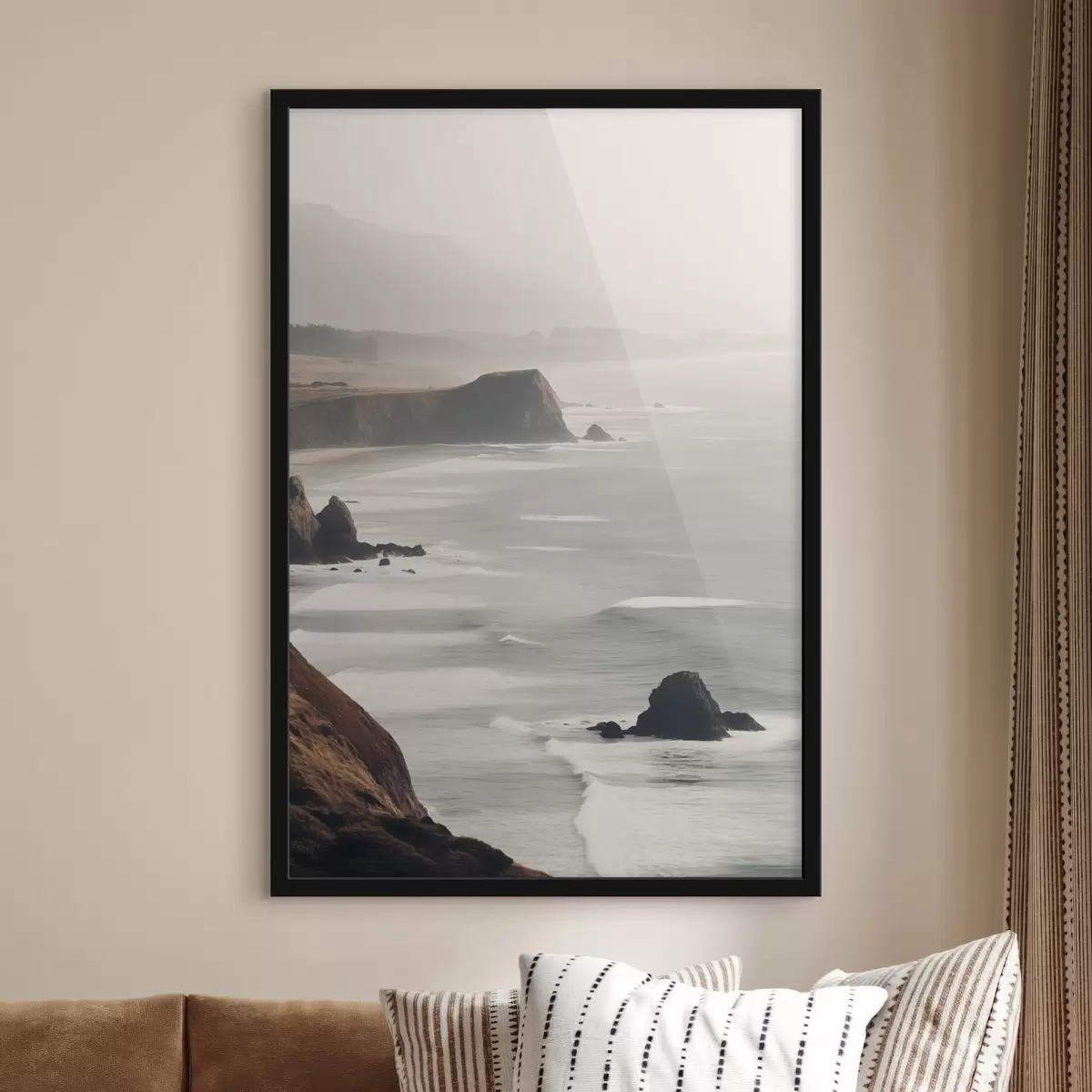 Plakāts Akmeņainas klintis un jūras piekraste, viļņi, kas saduras krastā, ainava ar noskaņu atmosfēru, zemes toņi f45194